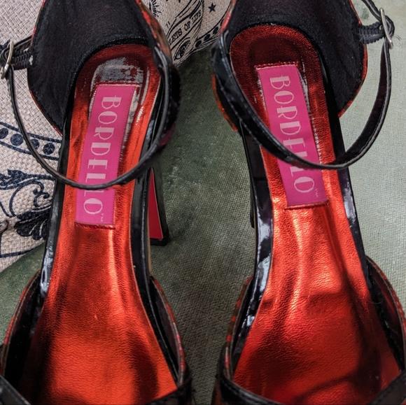 Bordello red leopard vinyl heels - Picture 9 of 10
